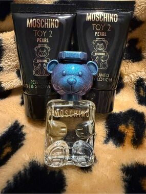 Moschino Toy 2 Pearl - Clear Glass with Gold Text Accents